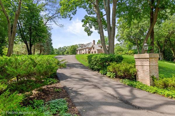 3 Far Hills RD, Barrington Hills, IL 60010