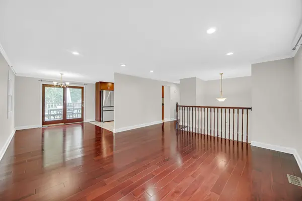 515 Falmouth LN, Schaumburg, IL 60193