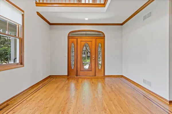 390 Grandview AVE, Glen Ellyn, IL 60137