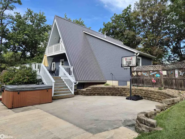 345 Keomah VLG, Oskaloosa, IA 52577