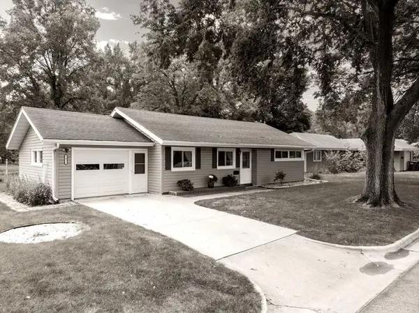 1426 Graham CT SE, Rochester, MN 55904