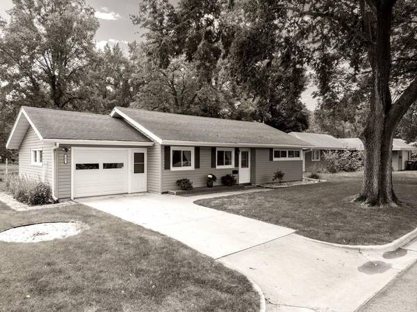 1426 Graham CT SE, Rochester, MN 55904