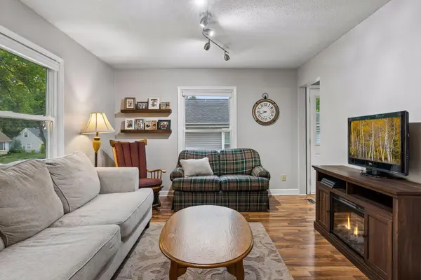 180 Westchester DR, West Saint Paul, MN 55118