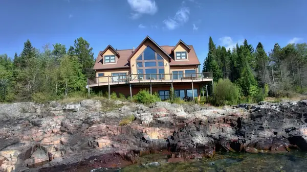 41 W Rosebush LN, Grand Marais, MN 55604