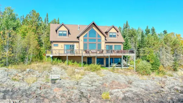 41 W Rosebush LN, Grand Marais, MN 55604