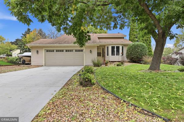 720 Sierra TRL, Chanhassen, MN 55317