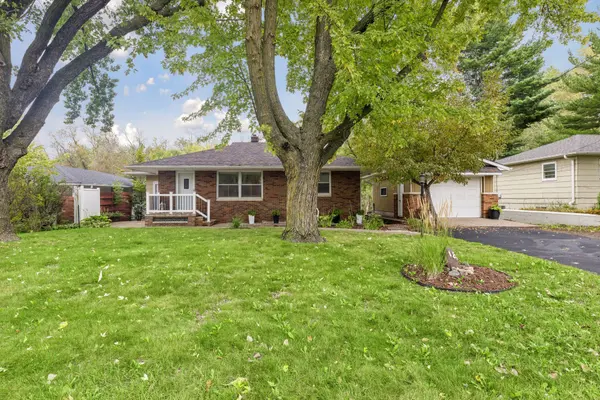1814 Mcknight RD N, Maplewood, MN 55109