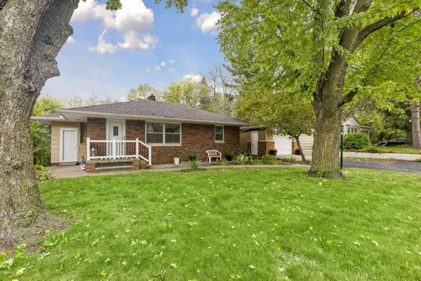 1814 Mcknight RD N, Maplewood, MN 55109