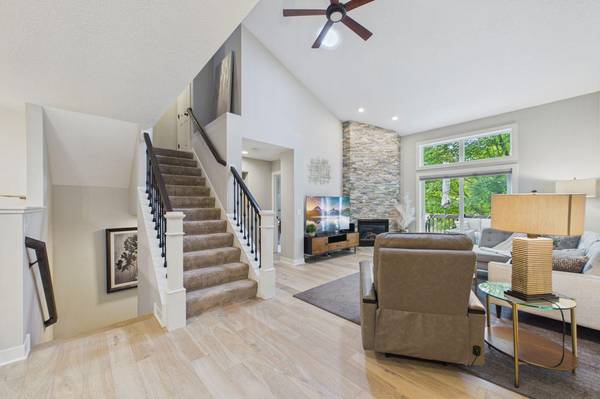 7974 Autumn Ridge WAY, Chanhassen, MN 55317