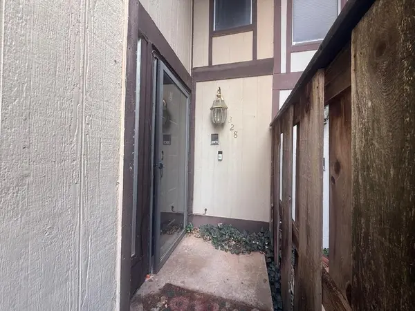 328 Timberwind RD, Edmond, OK 73034