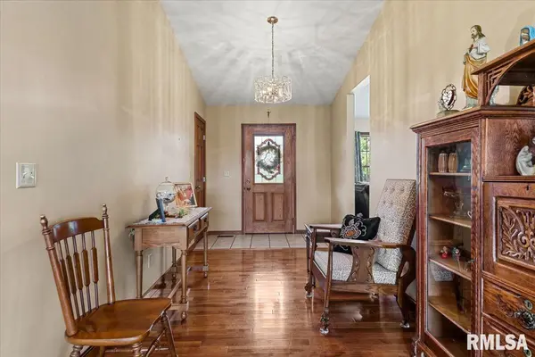6 Trussell RD, Jacksonville, IL 62650