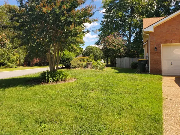 8424 Indian Hills Dr, Nashville, TN 37221