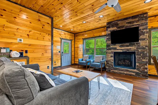 1868 Blue Tick Way, Sevierville, TN 37876