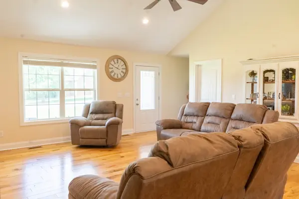 3 Browning Dr, Fayetteville, TN 37334