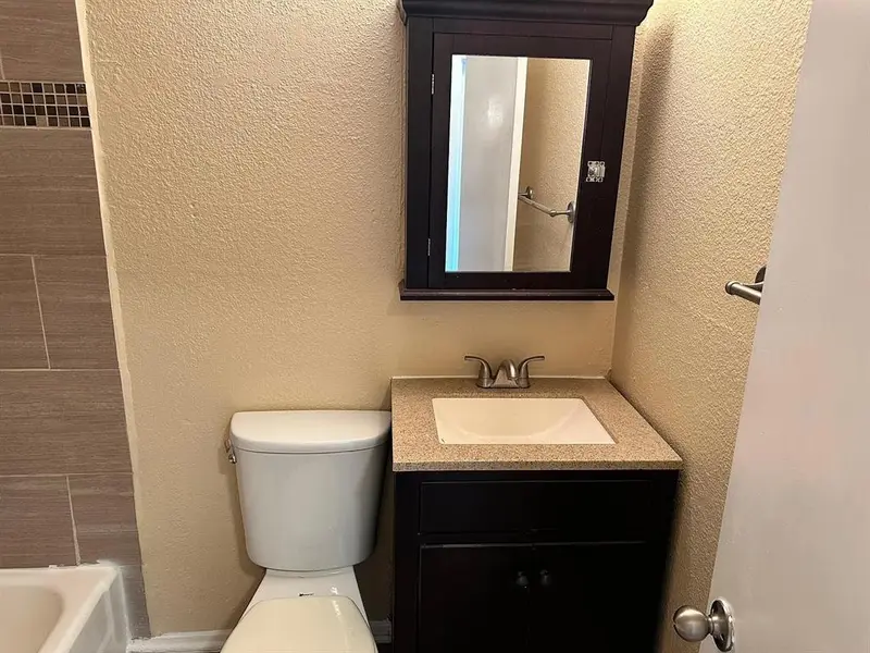 2401 Manor RD #220, Austin, TX 78722