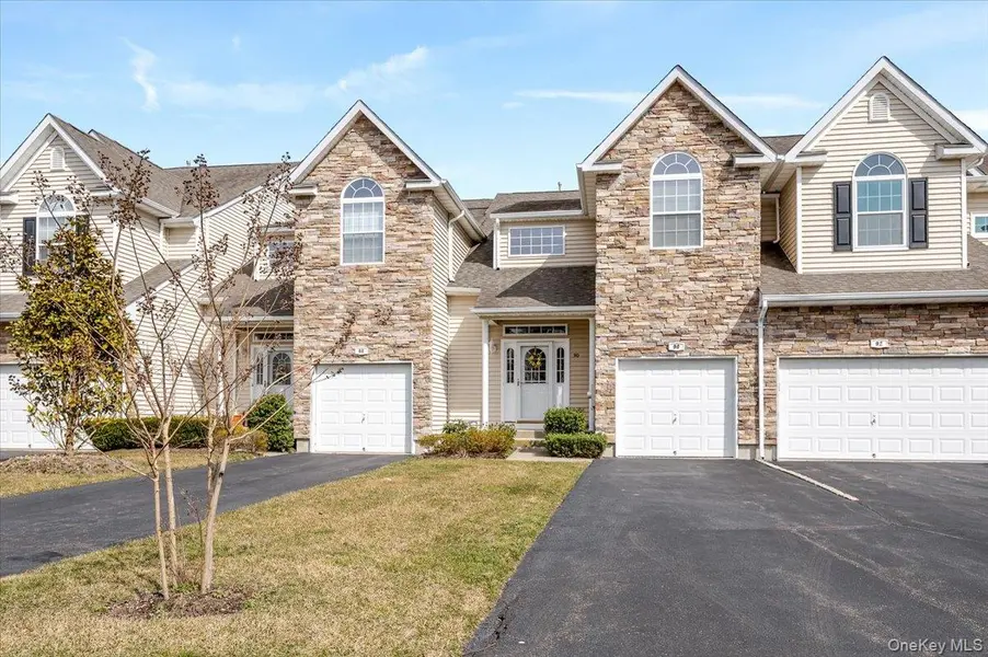 90 Manitou TRL, Kings Park, NY 11754