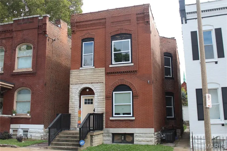 3614 Iowa AVE, St Louis, MO 63118