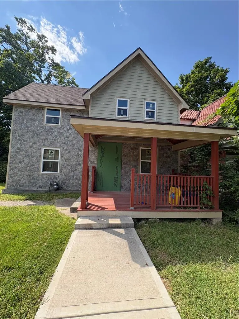 4030 Woodland AVE, Kansas City, MO 64110