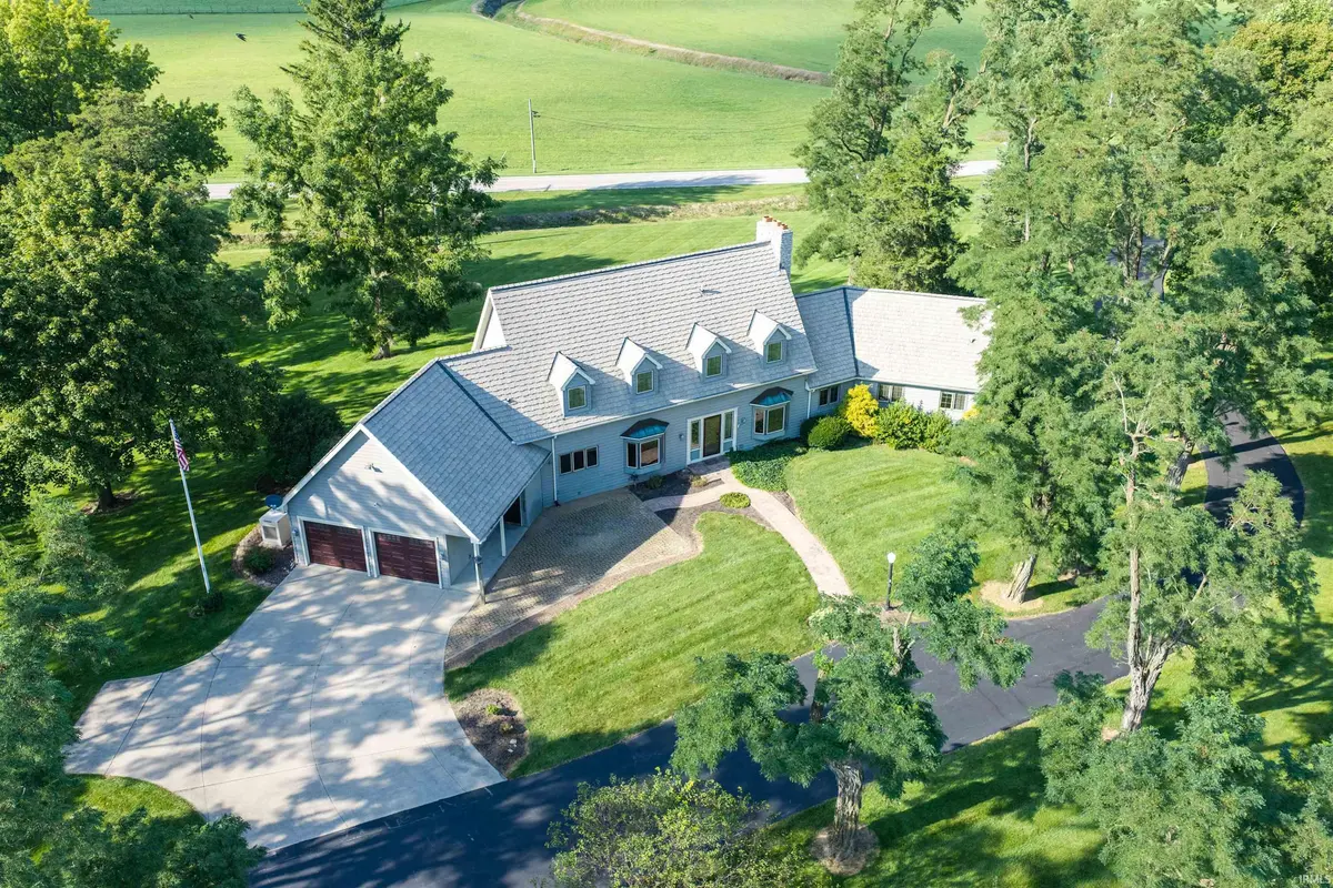 2209 E 900 N RD, Huntington, IN 46750