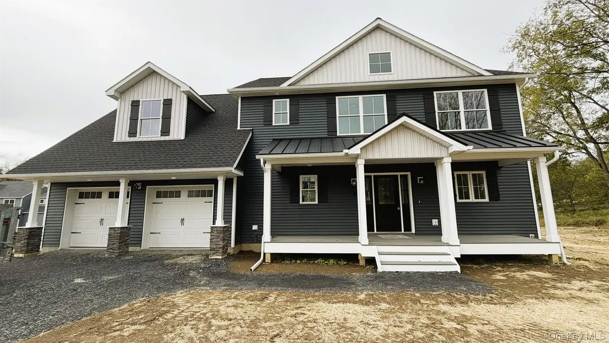 18 Sunset LN, New Hampton, NY 10958