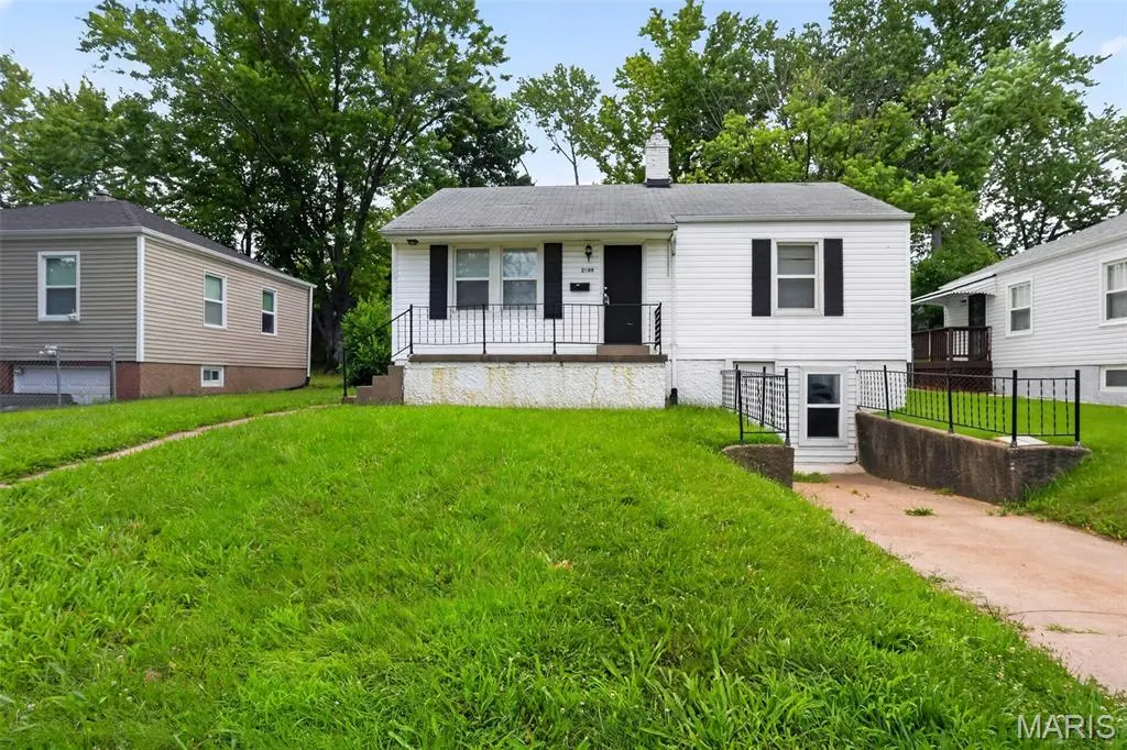2049 Coleridge DR, St Louis, MO 63136