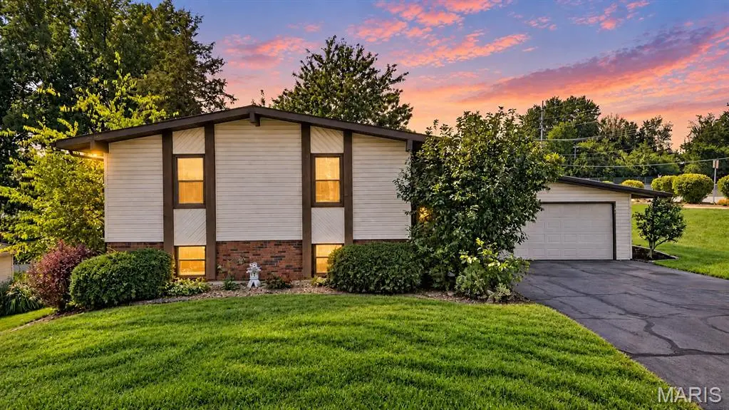 31 Buckingham DR, Washington, MO 63090