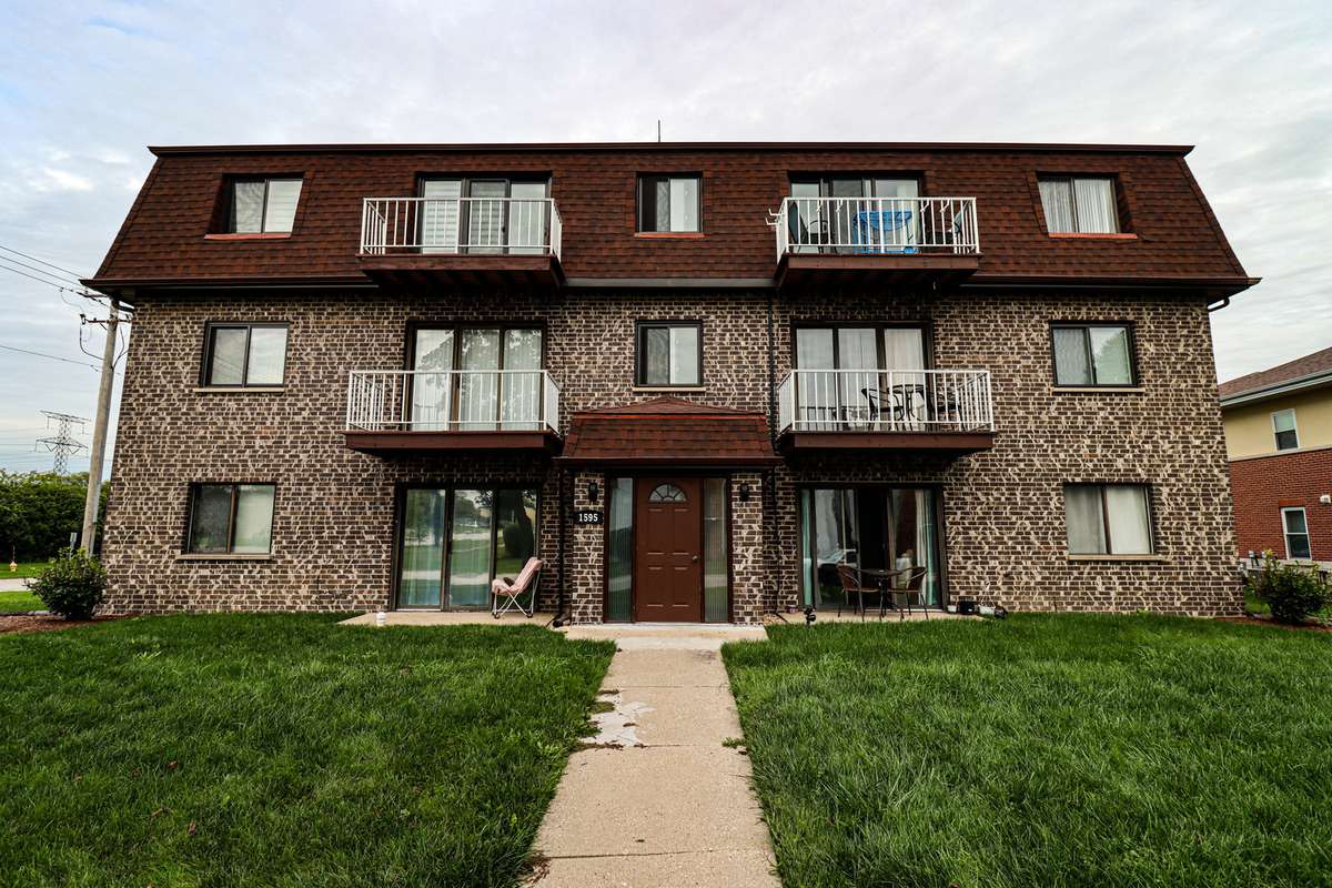 1595 Floyd Brown LN #1A, Glendale Heights, IL 60139