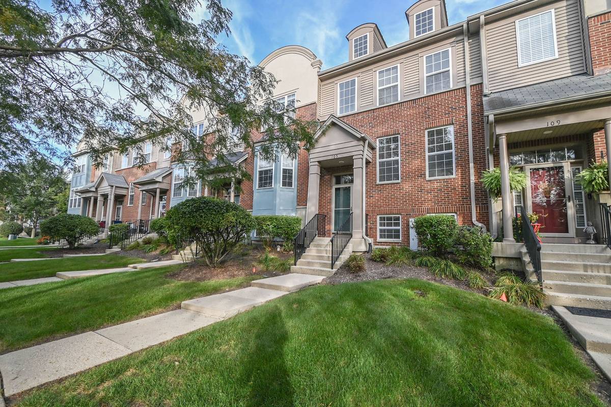 105 Station Park CIR, Grayslake, IL 60030