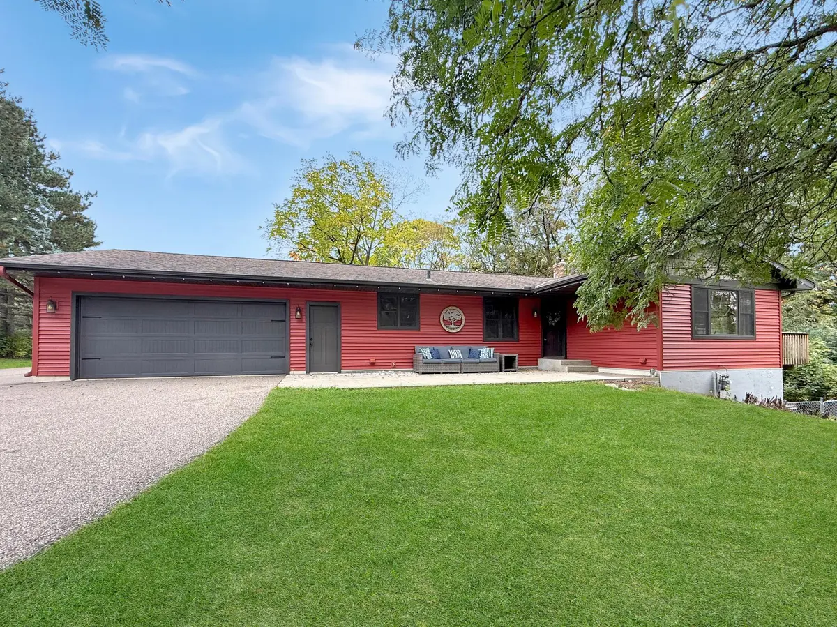 653 Deerwood DR, Hudson, WI 54016