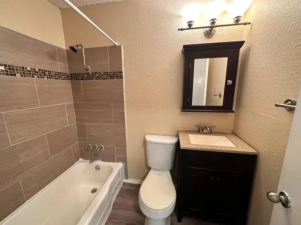 2401 Manor RD #220, Austin, TX 78722