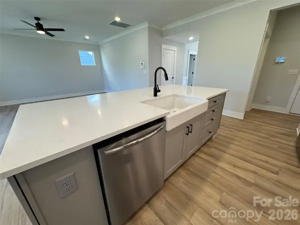 1429 Ardmore DR, Sherrills Ford, NC 28673