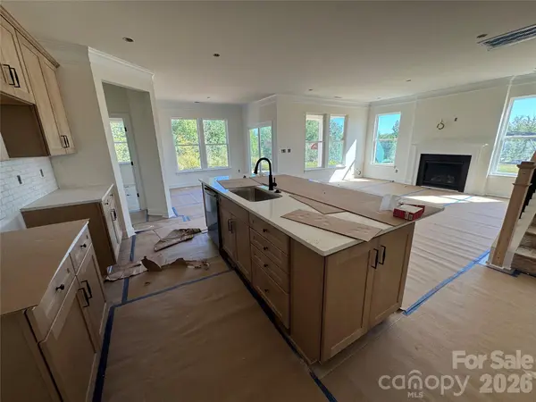 8422 Acadia Pkwy, Sherrills Ford, NC 28673