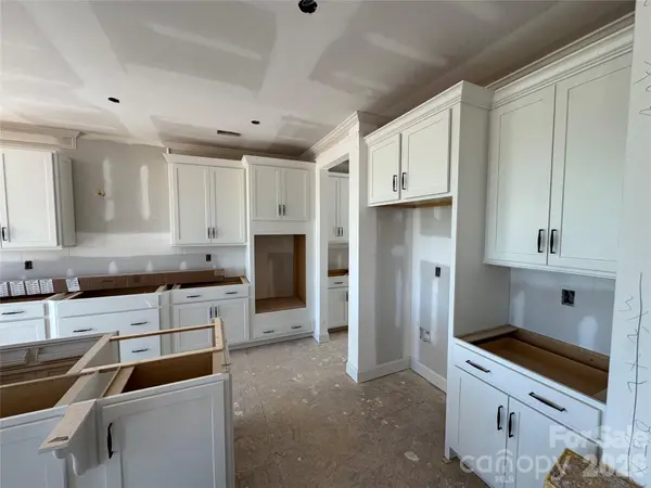 1402 Ardmore DR, Sherrills Ford, NC 28673