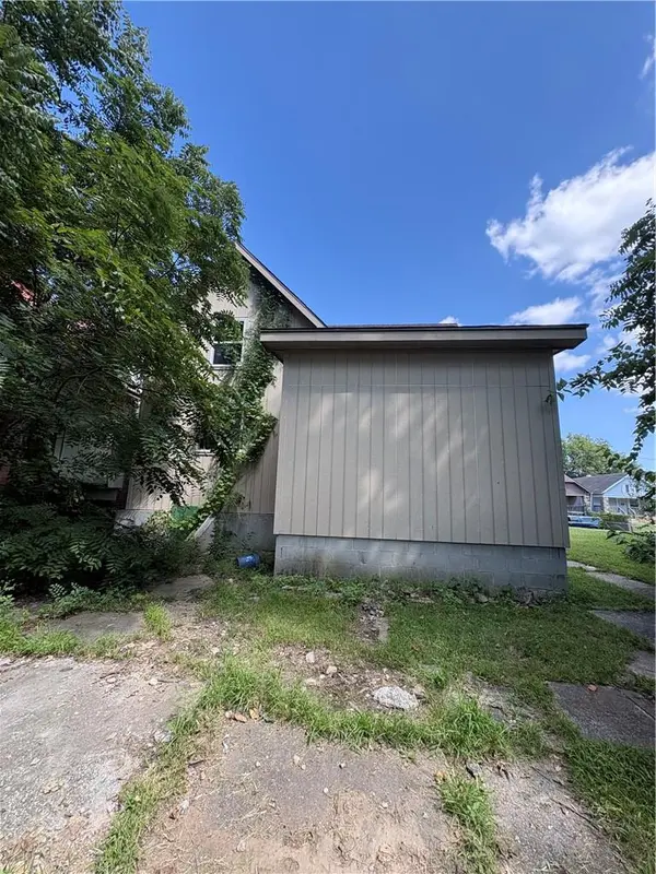 4030 Woodland AVE, Kansas City, MO 64110