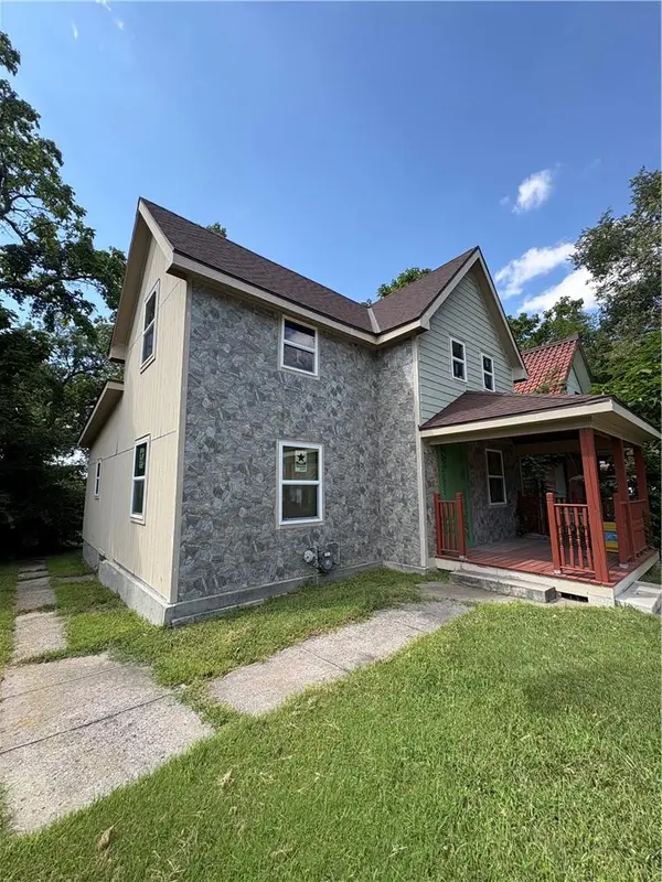 4030 Woodland AVE, Kansas City, MO 64110