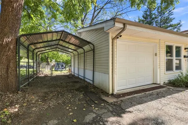 6313 N Wabash AVE, Kansas City, MO 64118