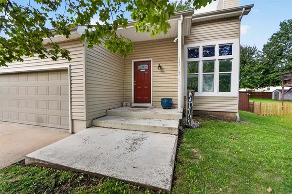 111 S Janell DR, Olathe, KS 66061