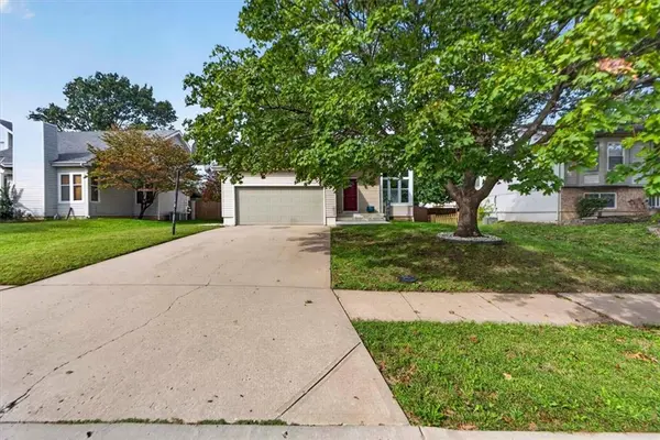 111 S Janell DR, Olathe, KS 66061