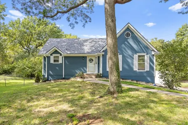 5122 Hardy ST, Overland Park, KS 66202