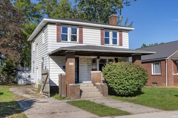 1109 Diamond AVE, South Bend, IN 46628