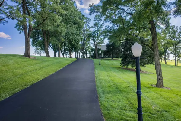 2209 E 900 N RD, Huntington, IN 46750