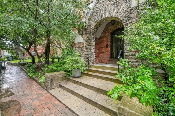 828 Bronx River RD #1AD, Bronxville, NY 10708