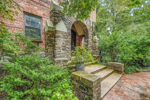 828 Bronx River RD #1AD, Bronxville, NY 10708