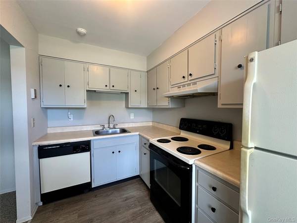 101 Sylvan #21, Miller Place, NY 11764