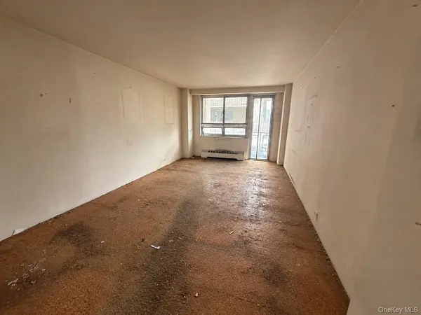 61-25 97th ST ##9G, Rego Park, NY 11374