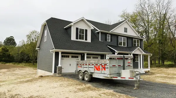 18 Sunset LN, New Hampton, NY 10958