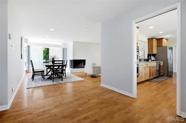 15 Ladue RDG, Ladue, MO 63124