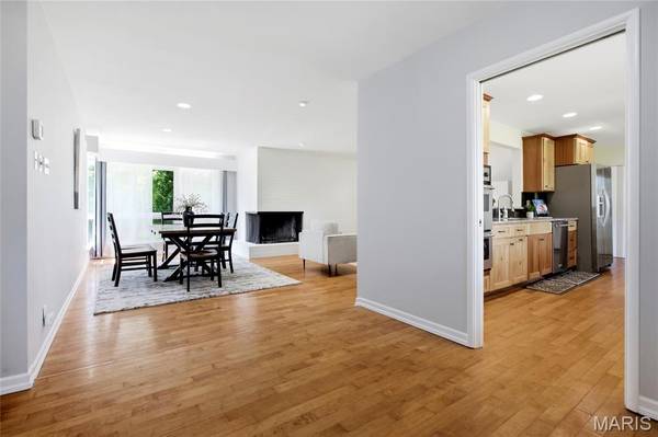 15 Ladue RDG, Ladue, MO 63124