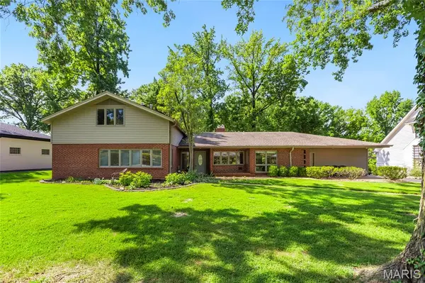 15 Ladue RDG, Ladue, MO 63124