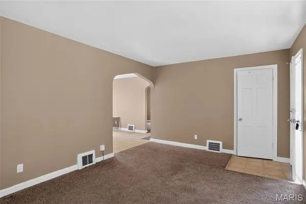 2049 Coleridge DR, St Louis, MO 63136